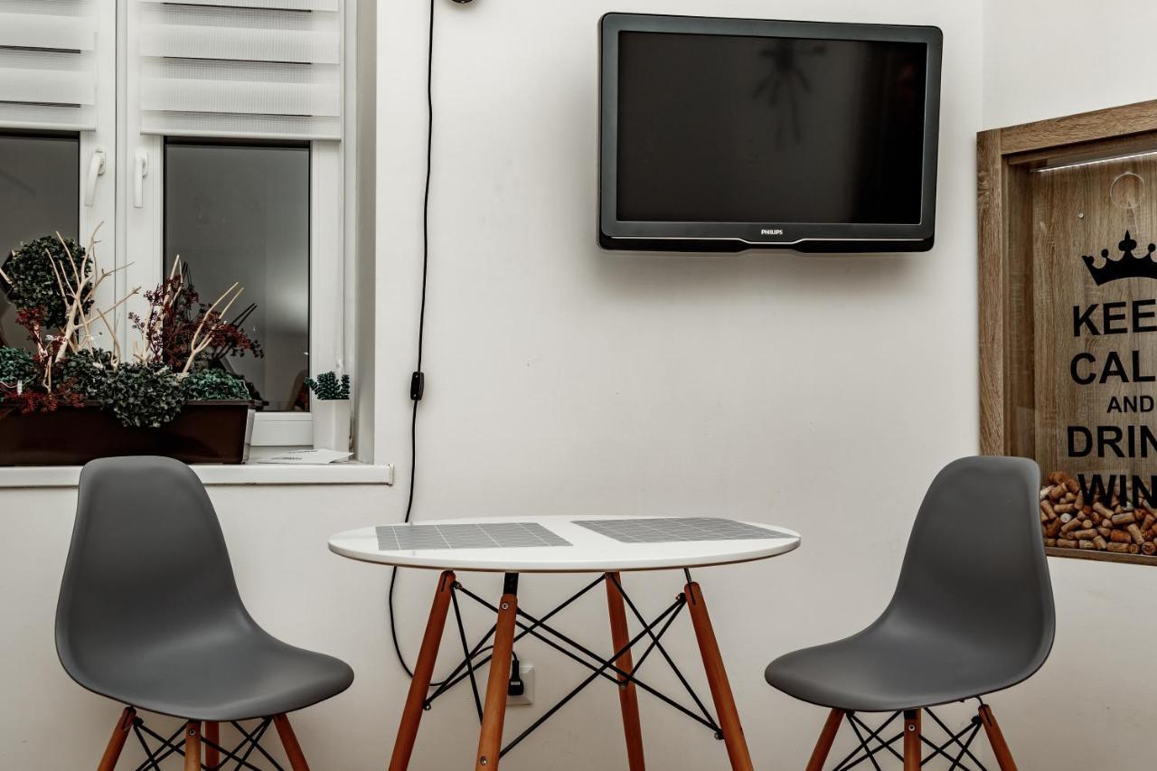 Loft Apartment Лвив Екстериор снимка
